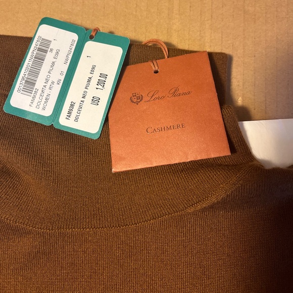 Authentic Loro Piana Neo Piuma Turtleneck size 36 - Picture 2 of 10